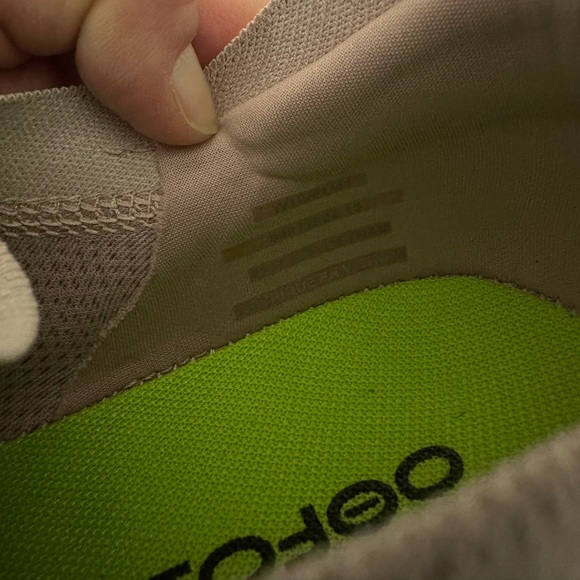 Oofos sneaker size 10 - Picture 10 of 13